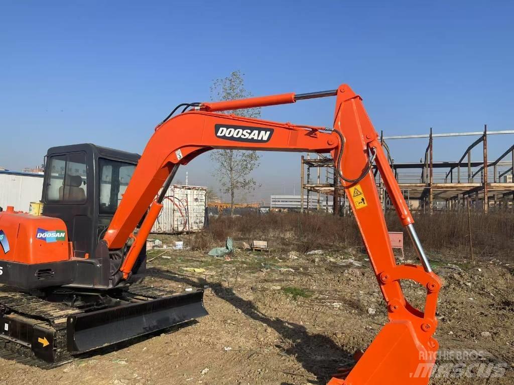 Doosan DH 55 Mini excavators < 7t