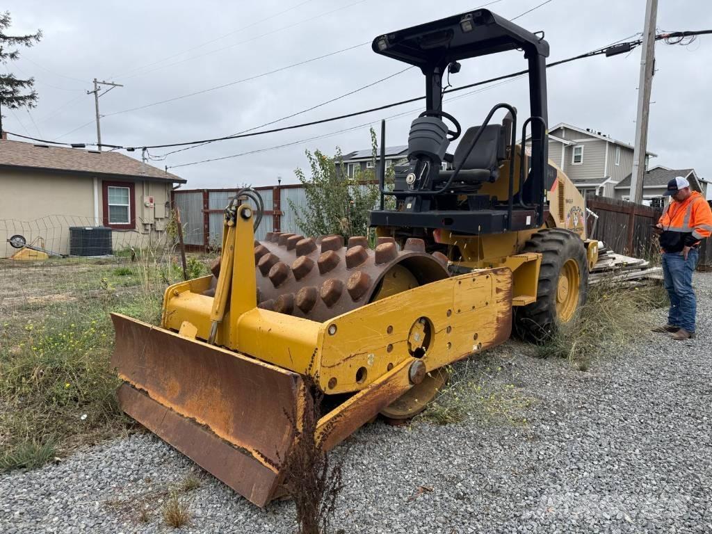 CAT CP 44 Single drum rollers