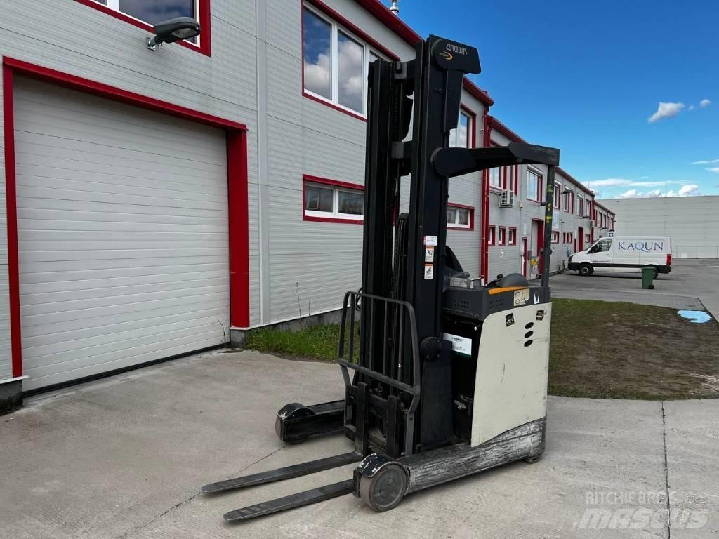 Crown ESR 5000 Reach truck