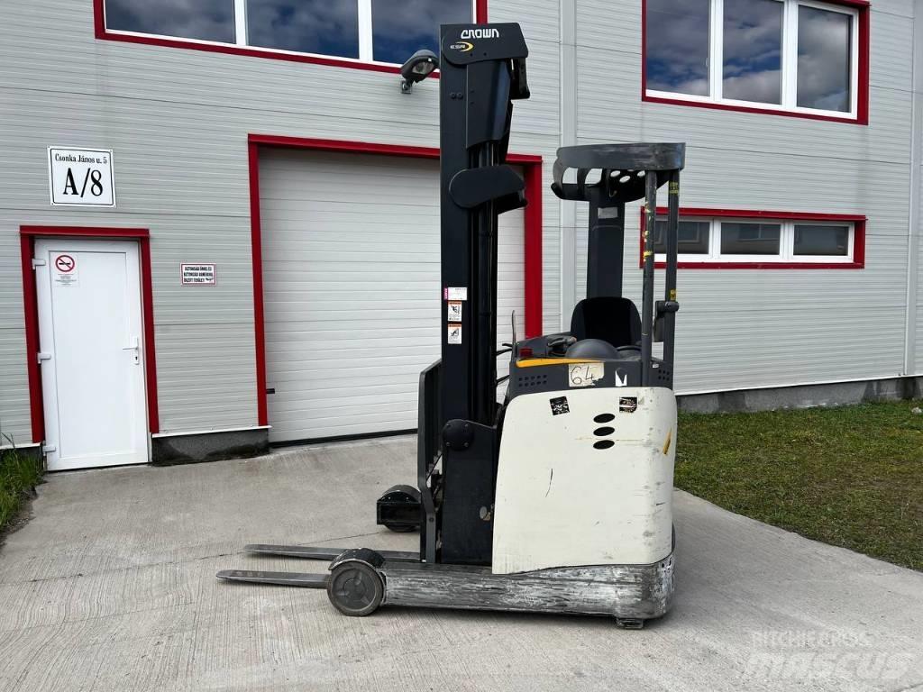 Crown ESR 5000 Reach truck