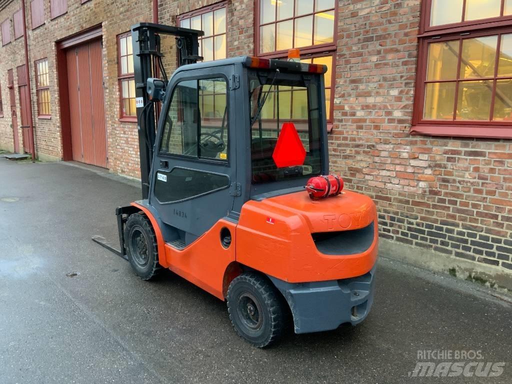 Toyota 02-8 FD F 30 Diesel trucks