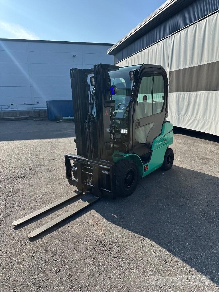 Mitsubishi FD 25 N Diesel trucks