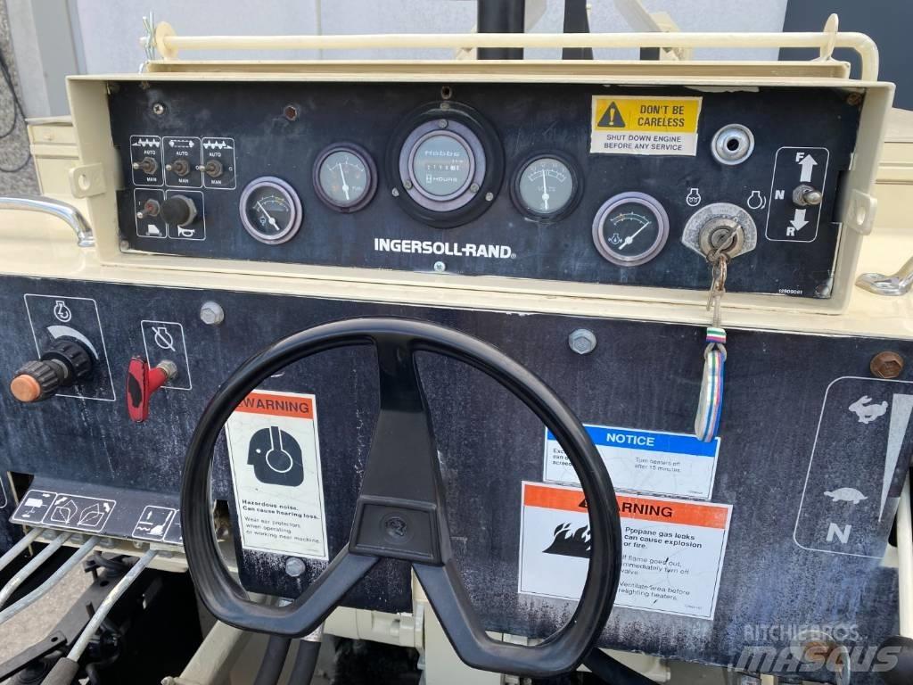 Ingersoll Rand 340T Asphalt pavers