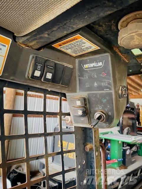CAT 277 Skid steer loaders