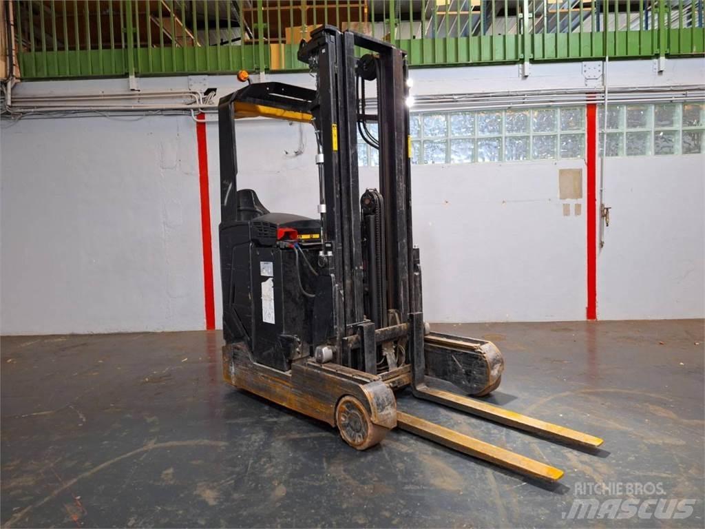 CAT NR16N2 Reach truck