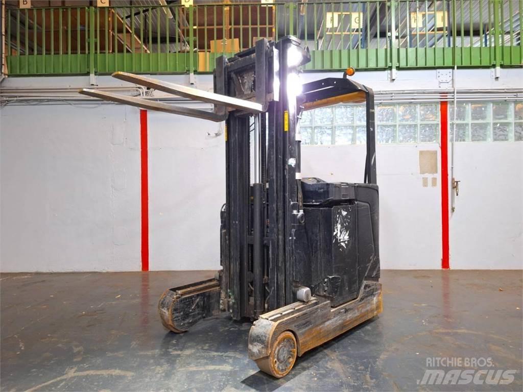 CAT NR16N2 Reach truck