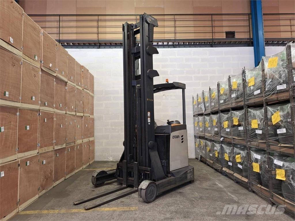 Crown ESR 5260 Reach truck