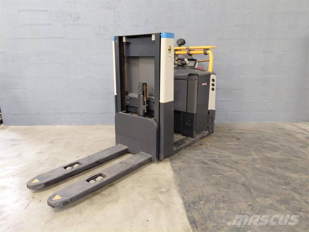 Crown GPC3045 Medium lift order picker