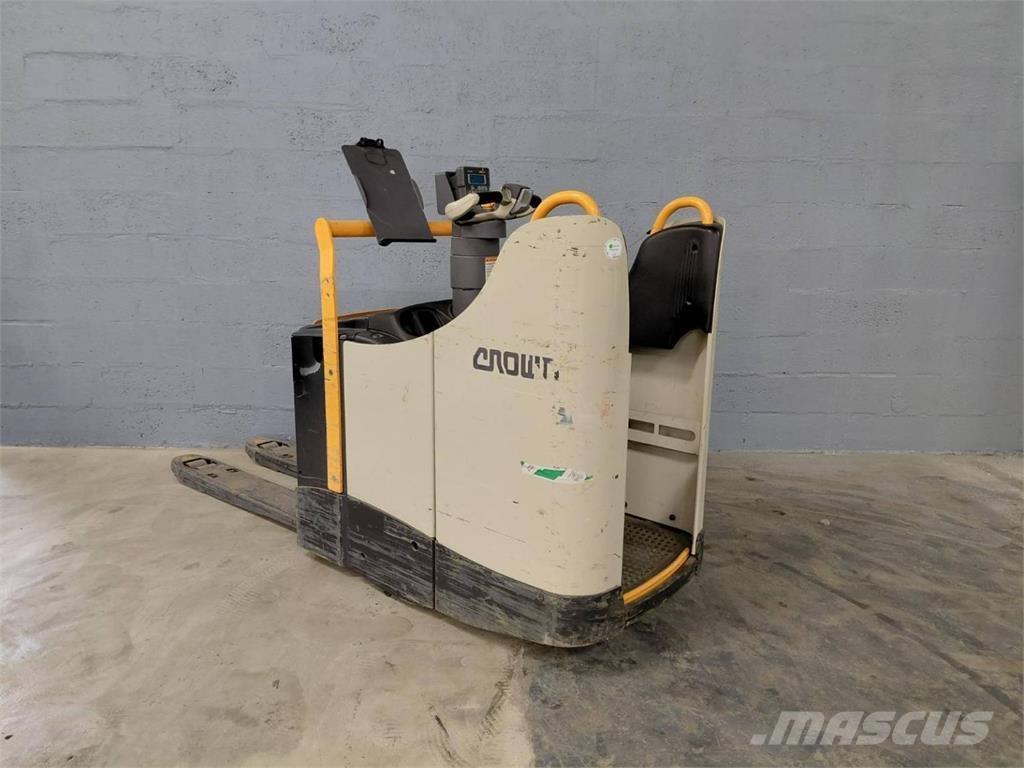 Crown WT3040 Self propelled stackers