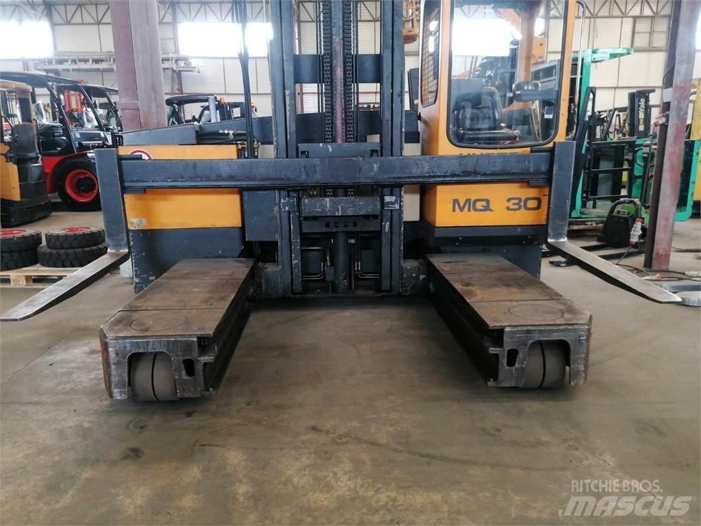 Hubtex MQ30 Sideloader