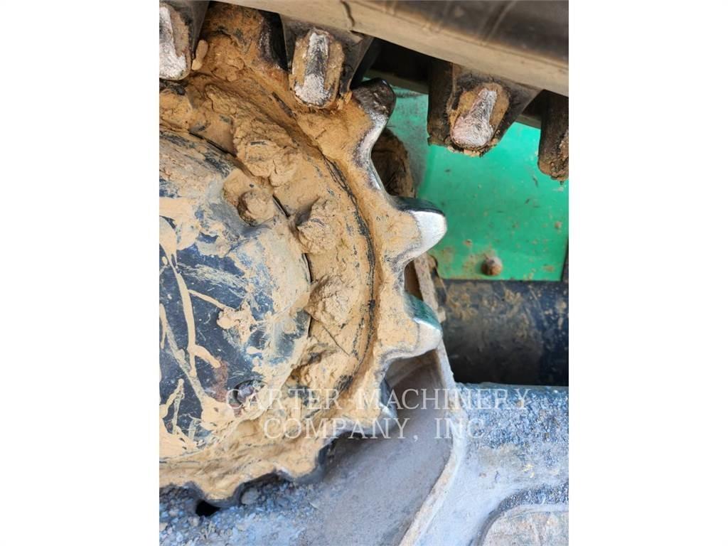 Bobcat T550 Crawler FEL's