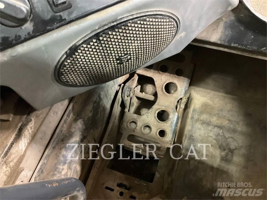 Bobcat T595 Crawler FEL's