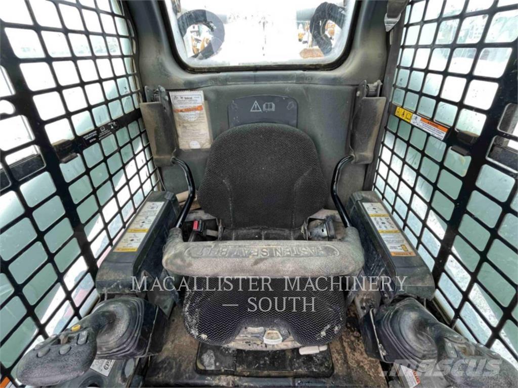 Bobcat T650 Crawler FEL's