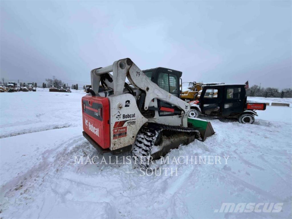 Bobcat T740 Crawler FEL's