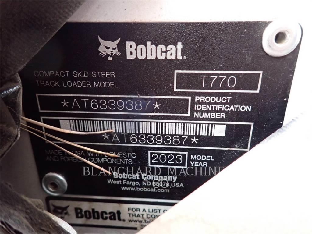 Bobcat T770 Crawler FEL's