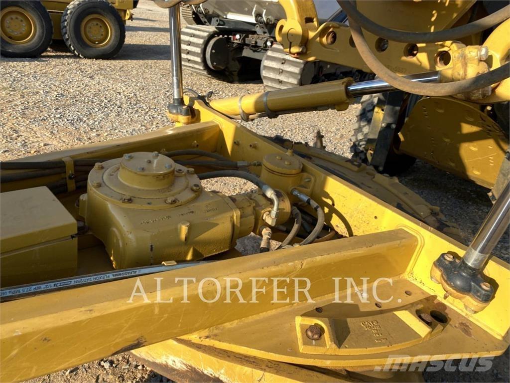 CAT 140 Graders