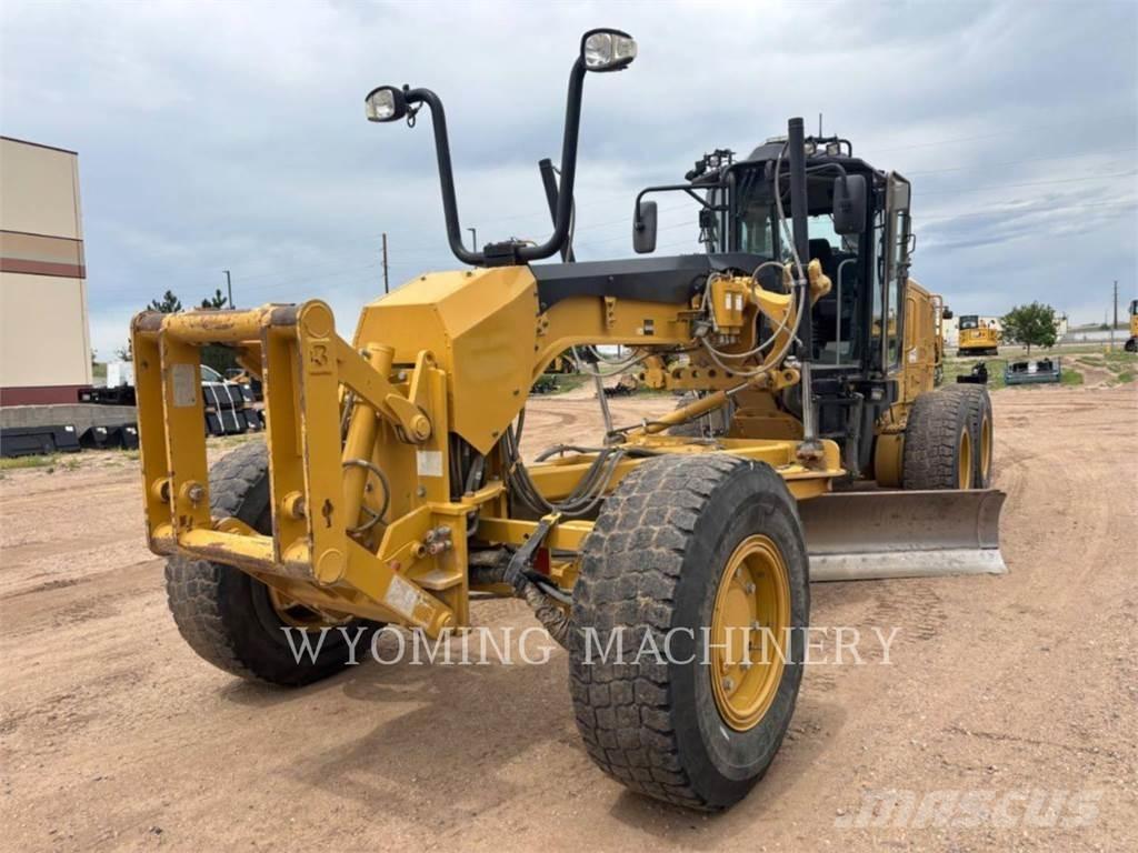 CAT 140M 2 Graders