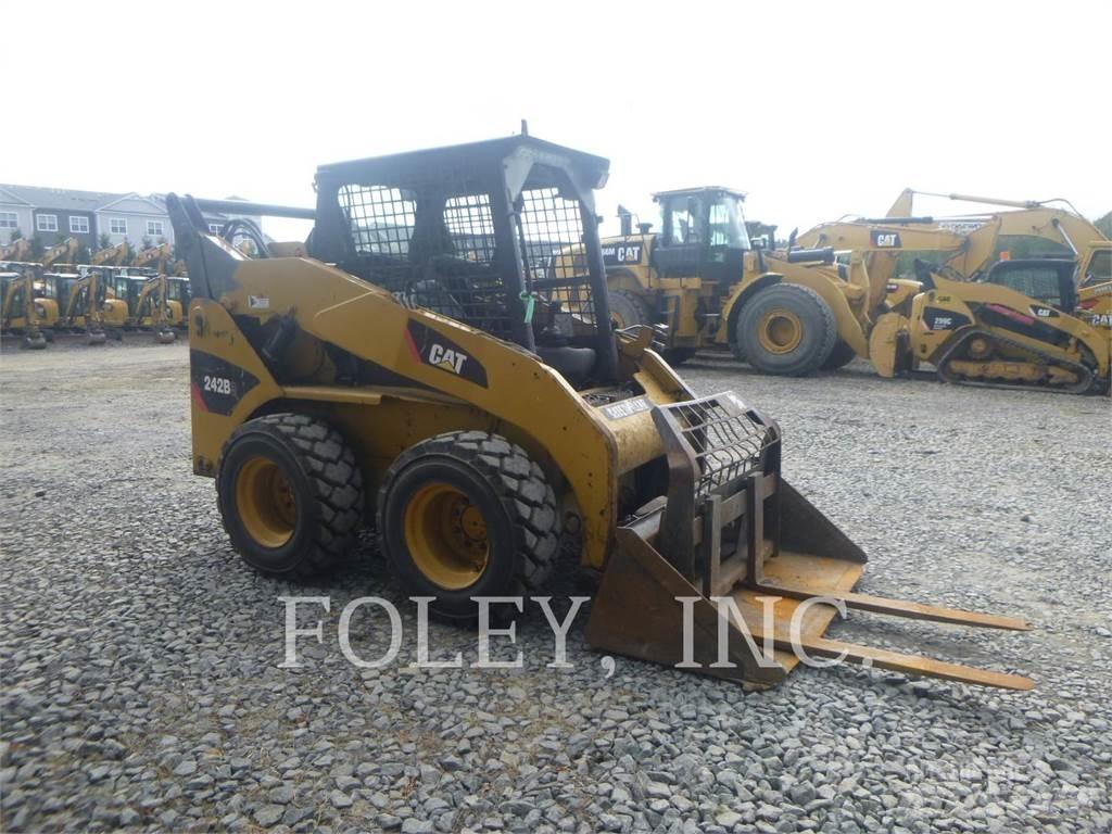 CAT 242B3 Skid steer loaders