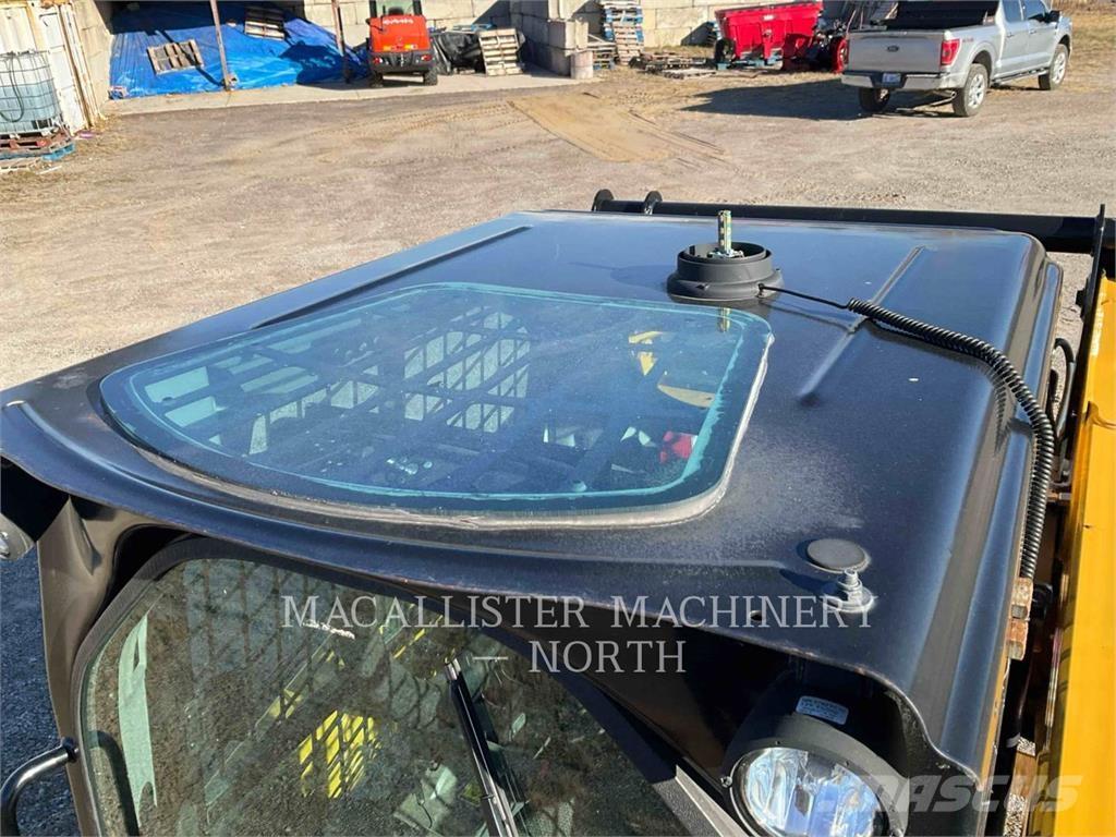 CAT 242D Skid steer loaders