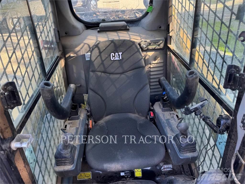 CAT 242D3 Skid steer loaders