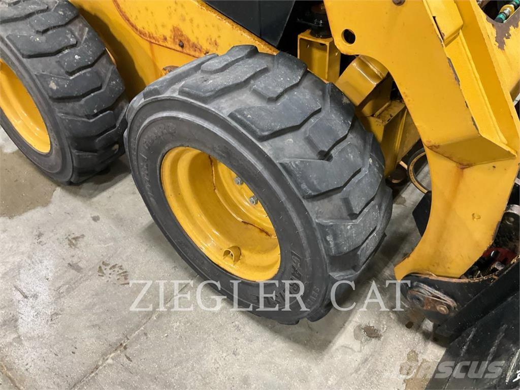 CAT 242D3 Skid steer loaders