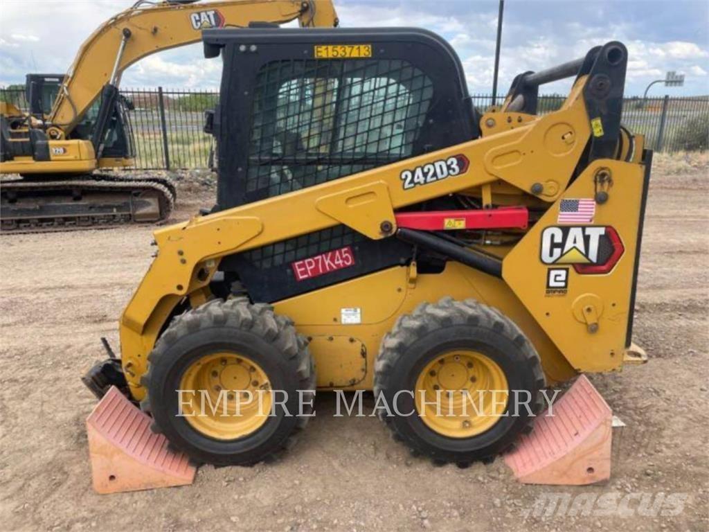 CAT 242D3 CA Skid steer loaders