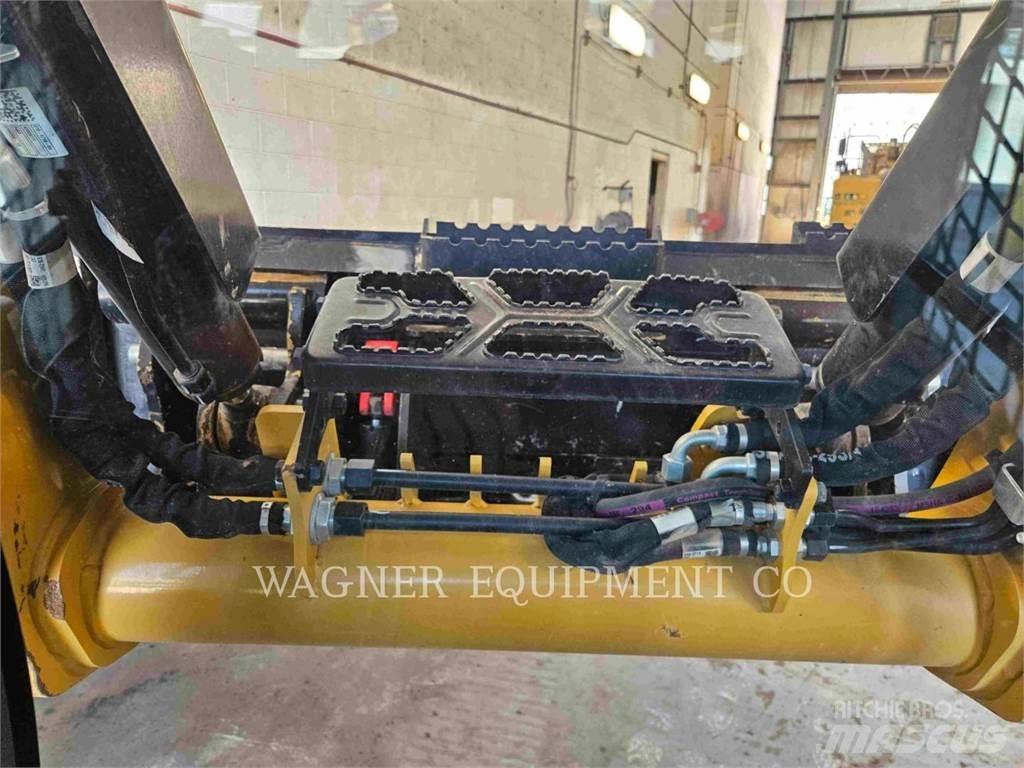CAT 255 Crawler FEL's