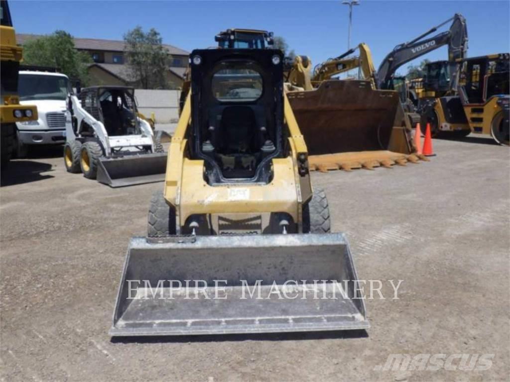 CAT 262D Skid steer loaders