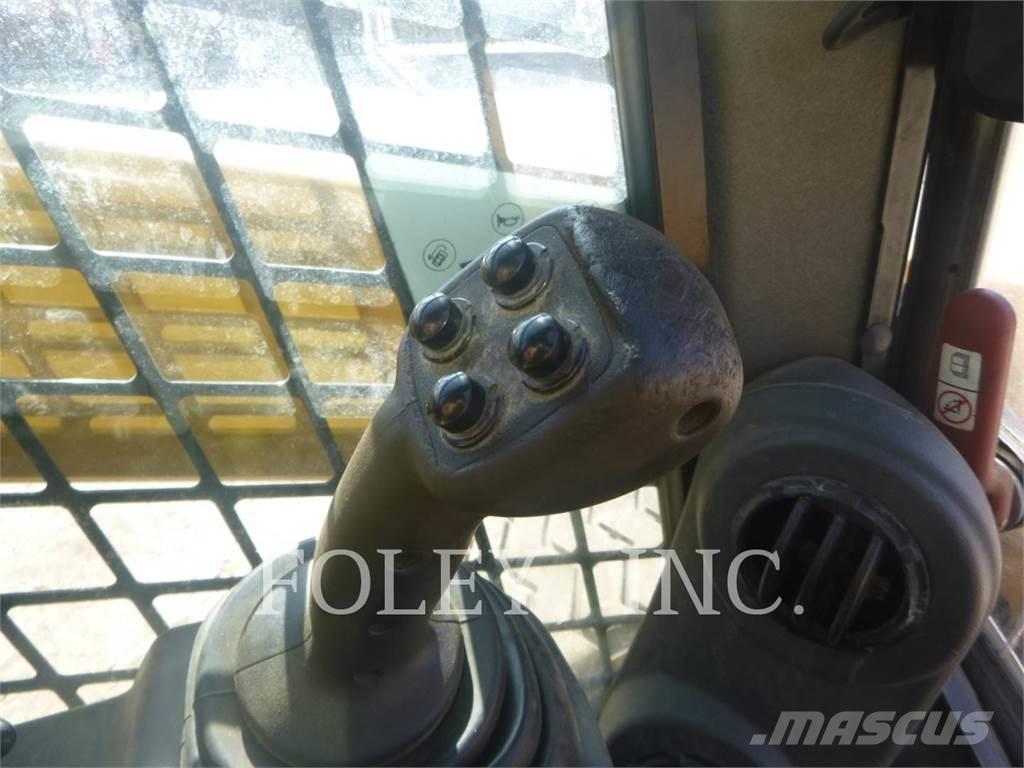 CAT 272D Skid steer loaders