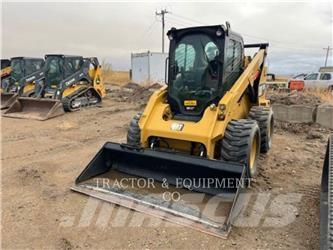 CAT 272D2 Skid steer loaders