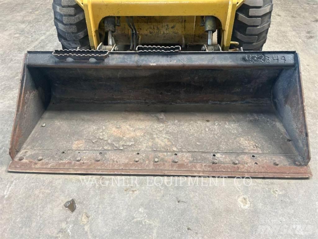 CAT 272D2 Skid steer loaders