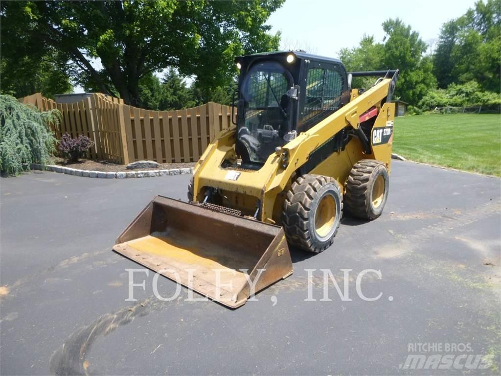 CAT 272D2 Skid steer loaders