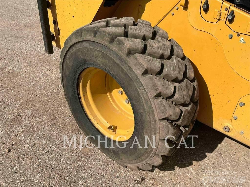 CAT 272D2XHP AQ Skid steer loaders