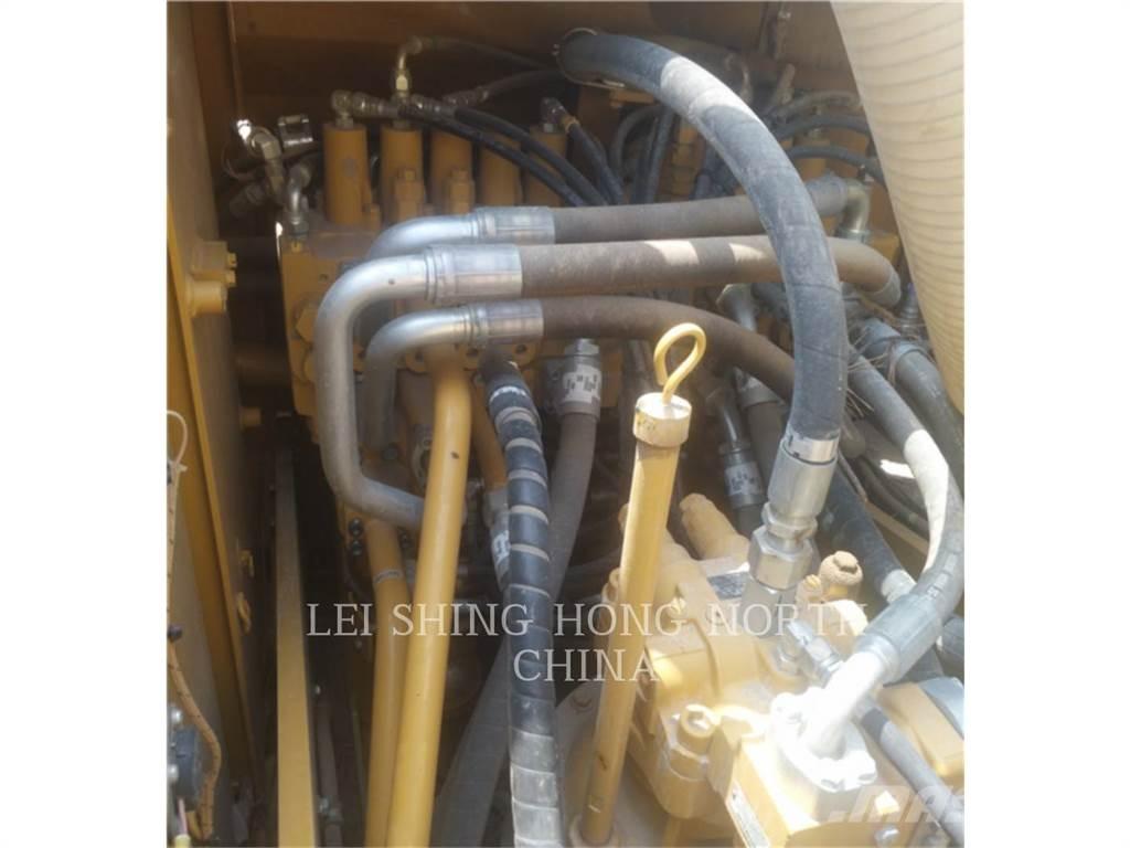 CAT 323D2L Crawler excavators