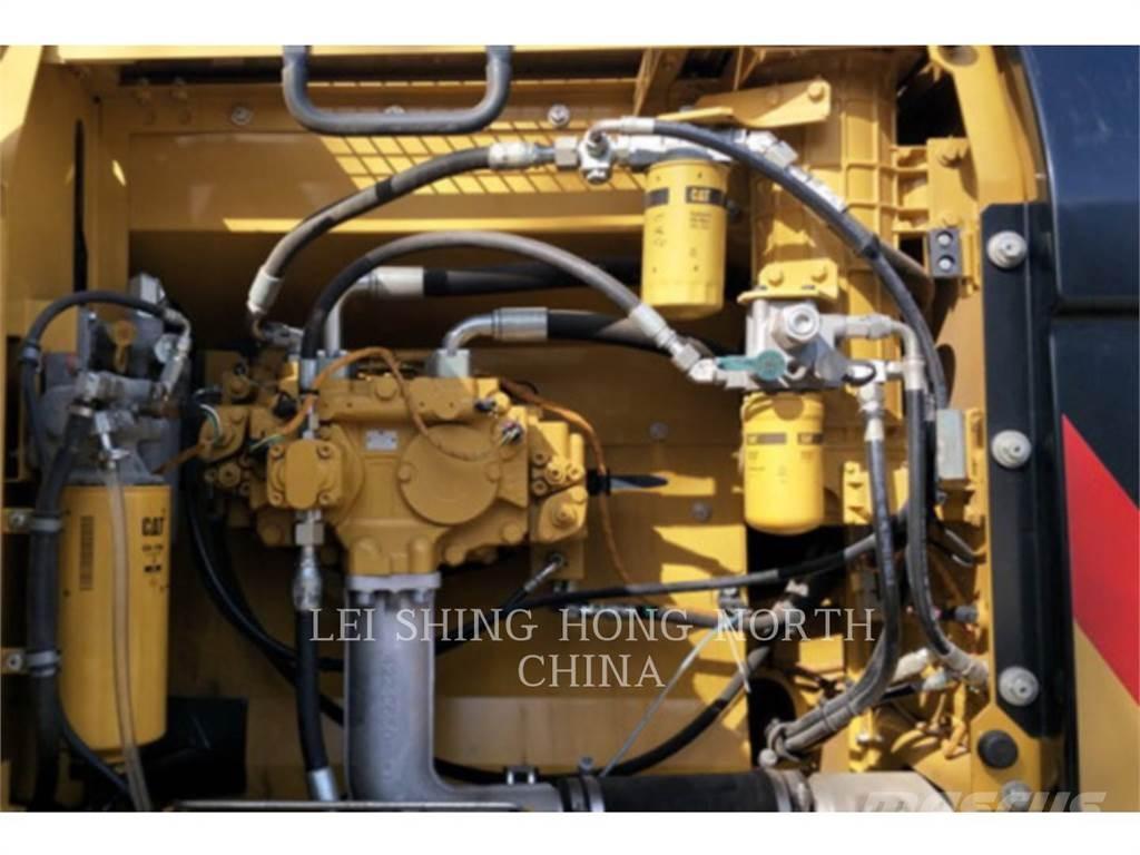 CAT 326D2L Crawler excavators