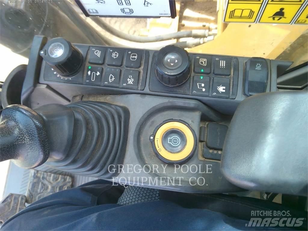 CAT 33007 Crawler excavators