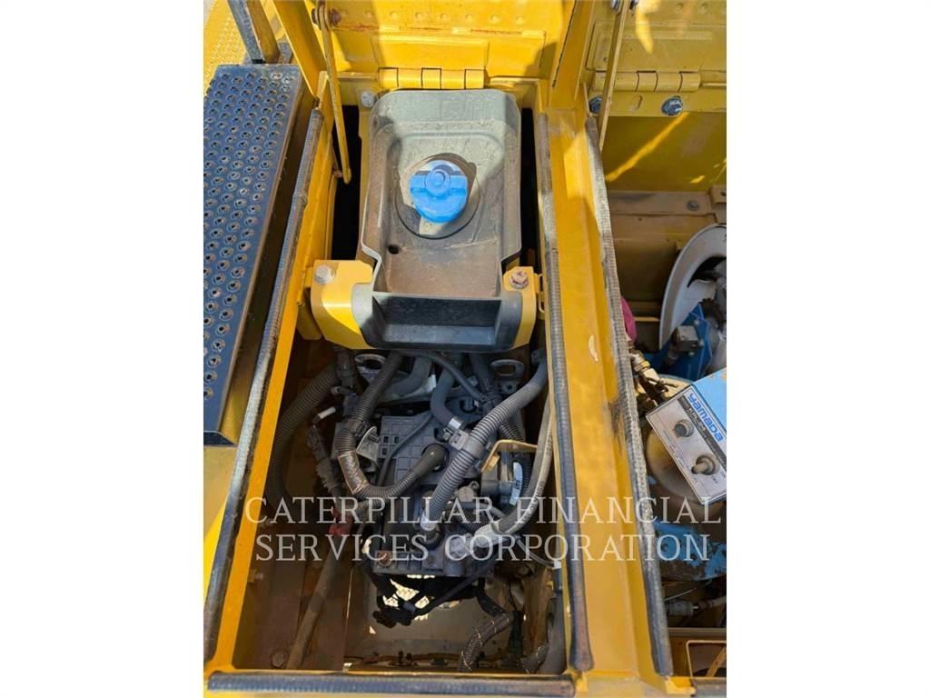 CAT 390FL Crawler excavators
