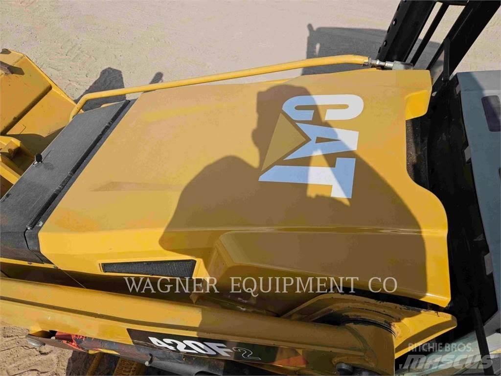 CAT 420F2 4WDS TLB's