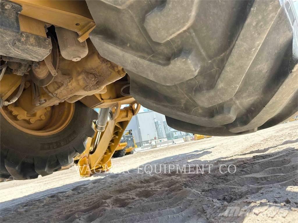 CAT 440 TLB's