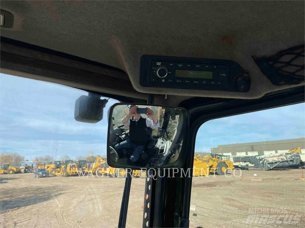 CAT 440 TLB's