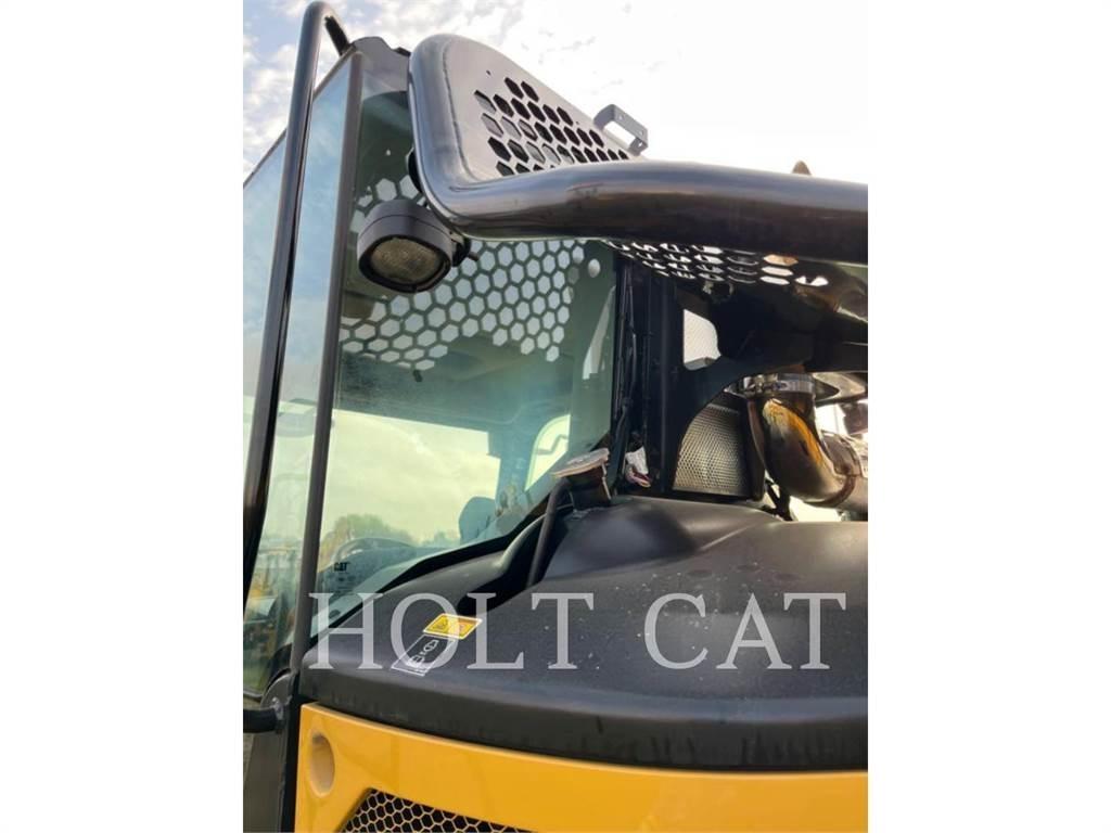 CAT 725 Articulated Haulers