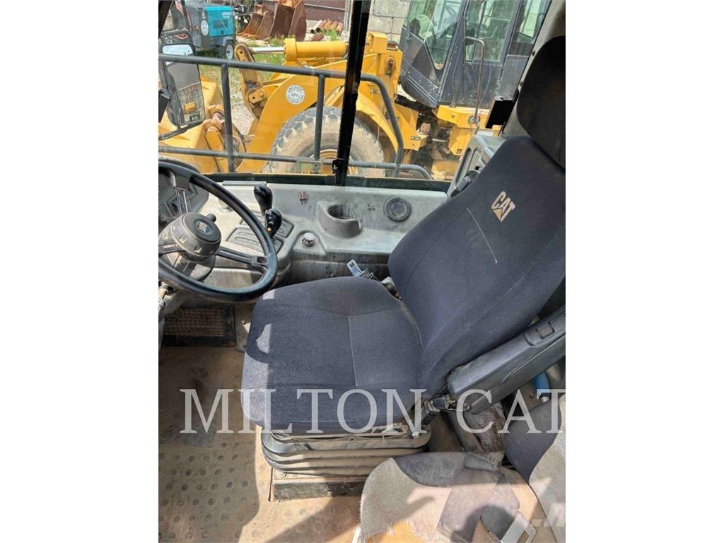 CAT 725 Articulated Haulers
