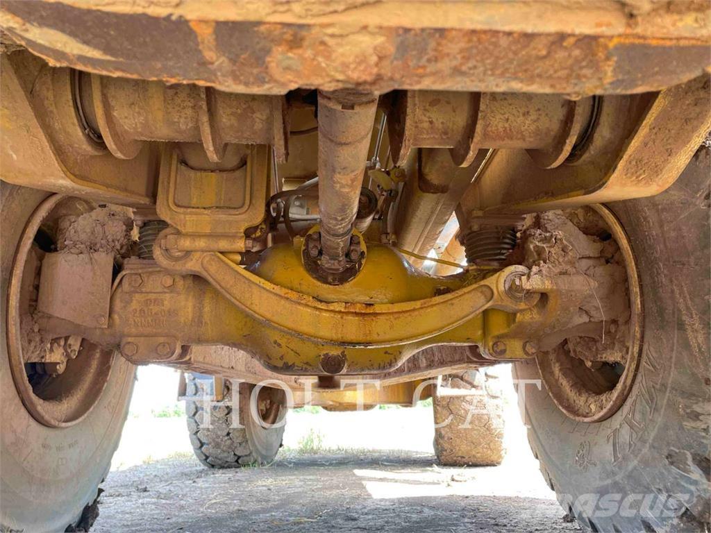 CAT 725 Articulated Haulers