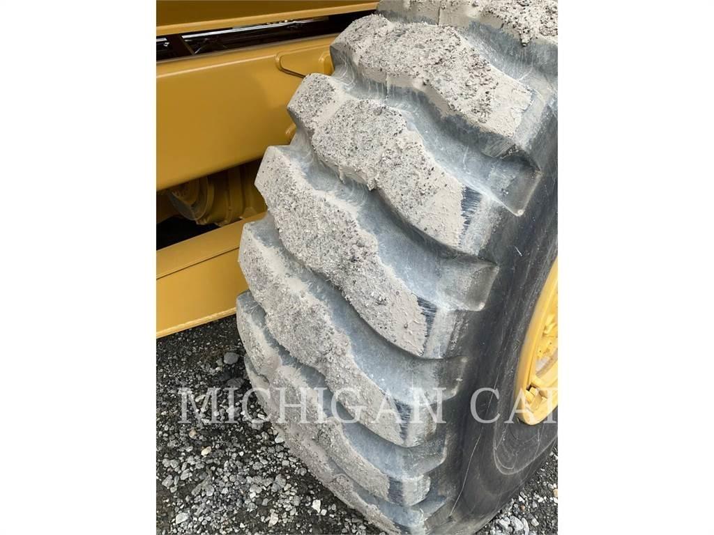 CAT 725 T Articulated Haulers