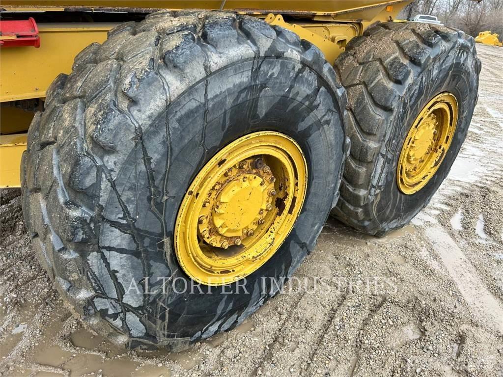 CAT 725C2 Articulated Haulers