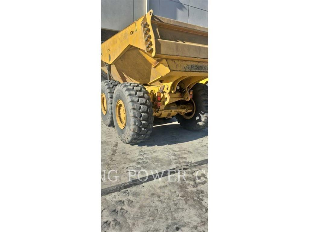 CAT 725TG Articulated Haulers