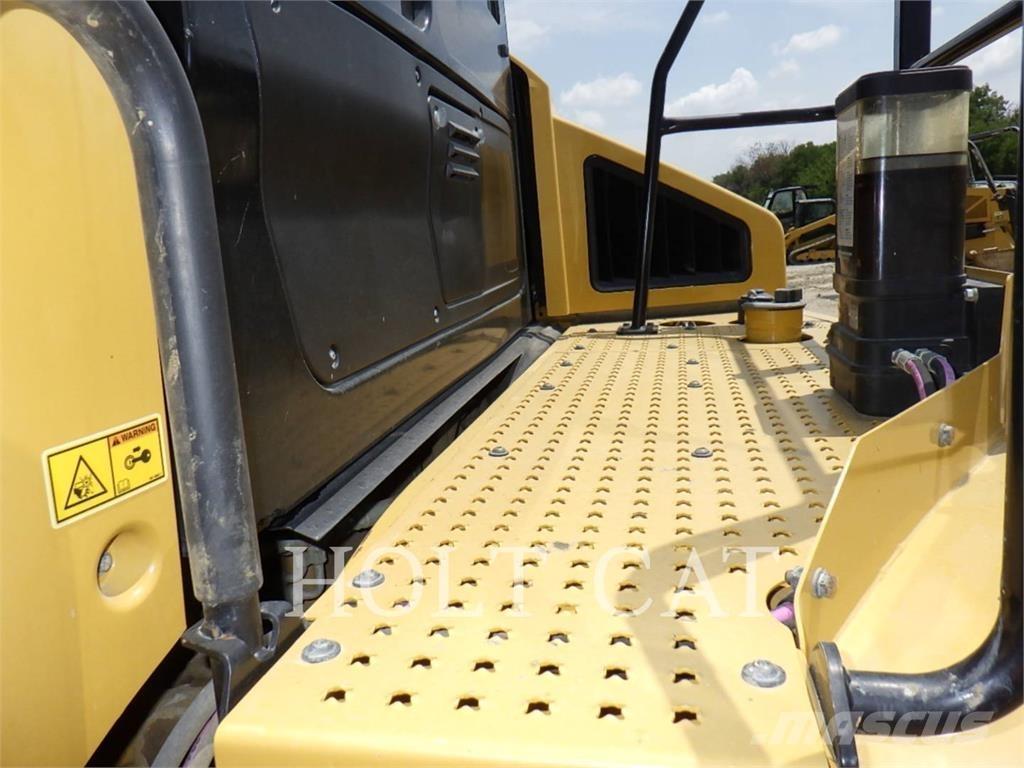 CAT 74504 Articulated Haulers