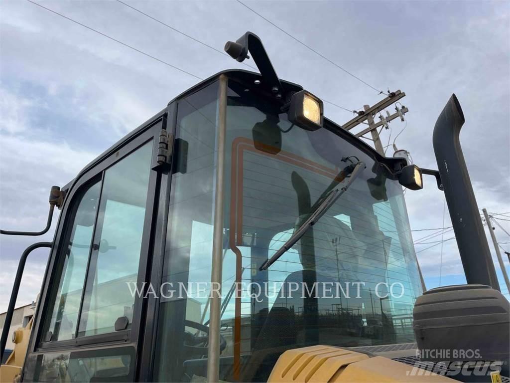 CAT 906M Wheel loaders