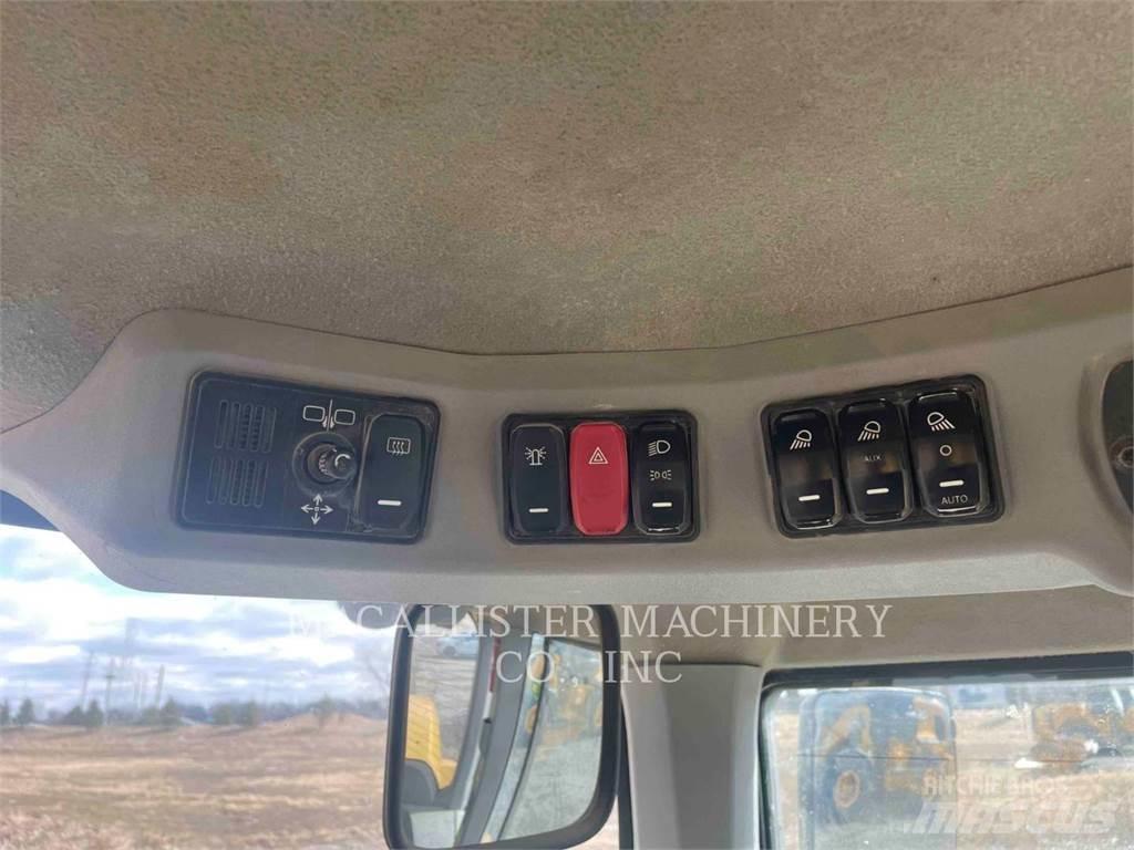CAT 938M Wheel loaders