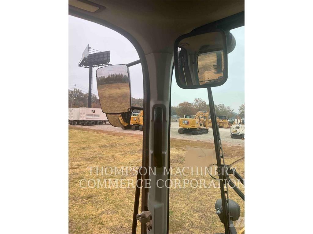 CAT 938M Wheel loaders